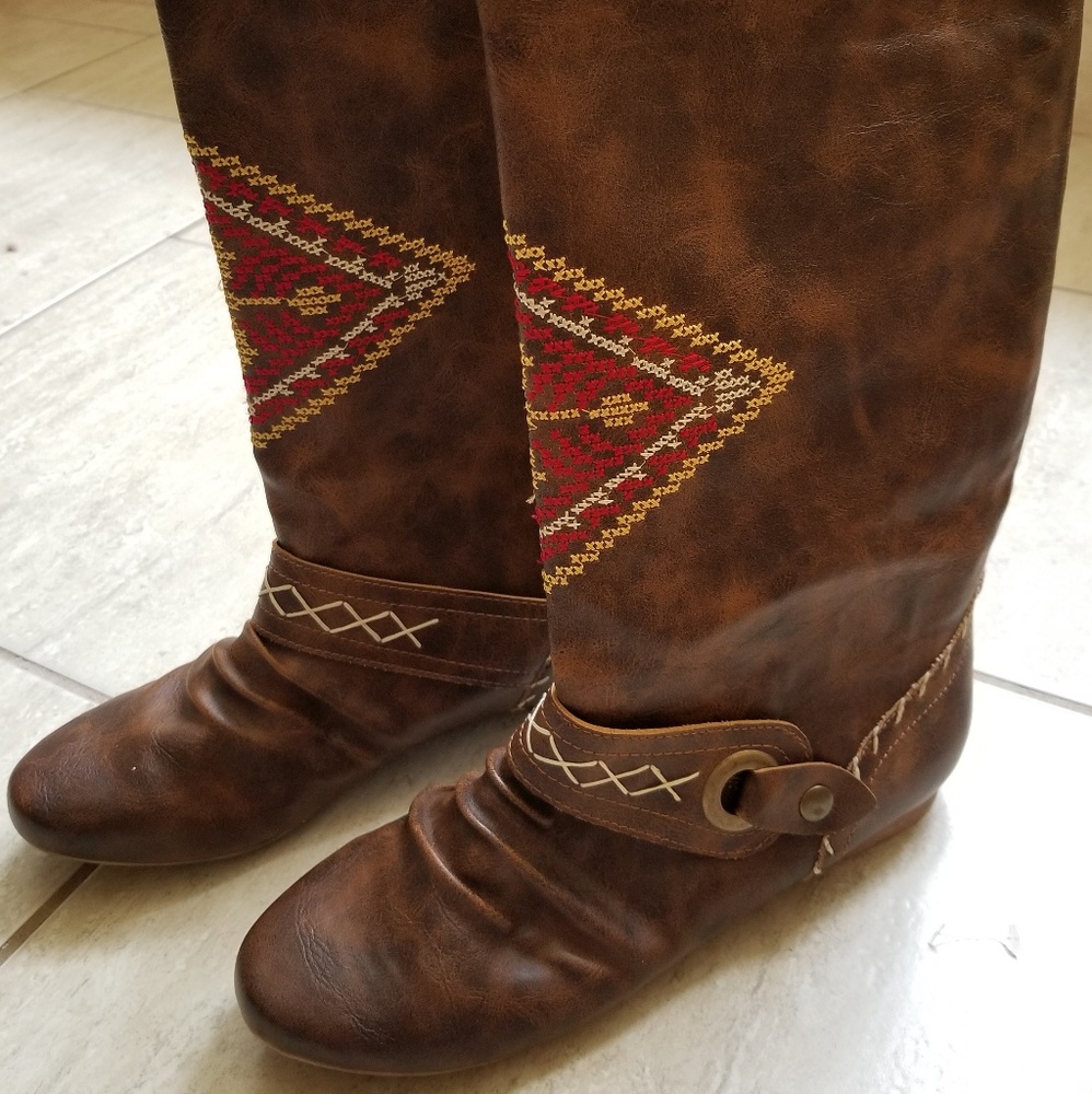 Bull Boxer Embroidered Boots
